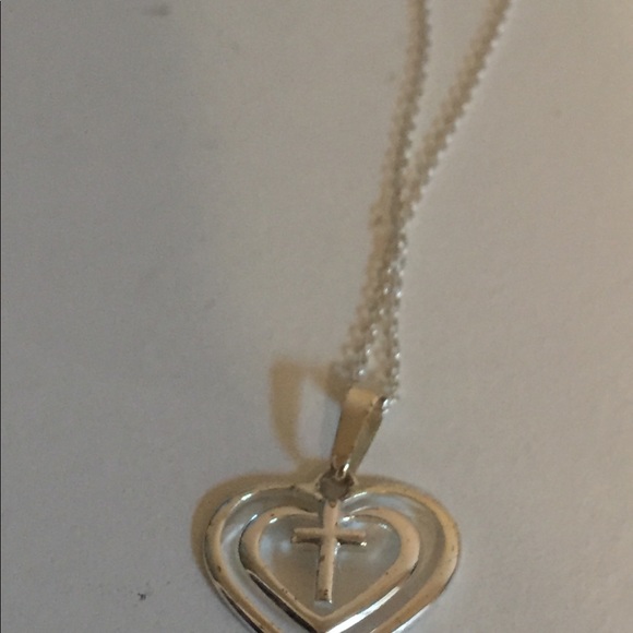 Heart shaped necklace worn like 3 times - Picture 2 of 2